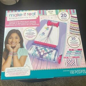 Friendship Bracelet Maker